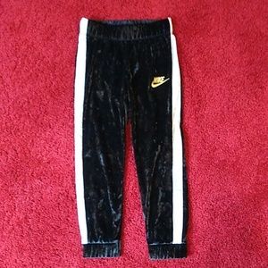 Nike Little Girls Crushed Velour Track Pant Black & White, Size 5